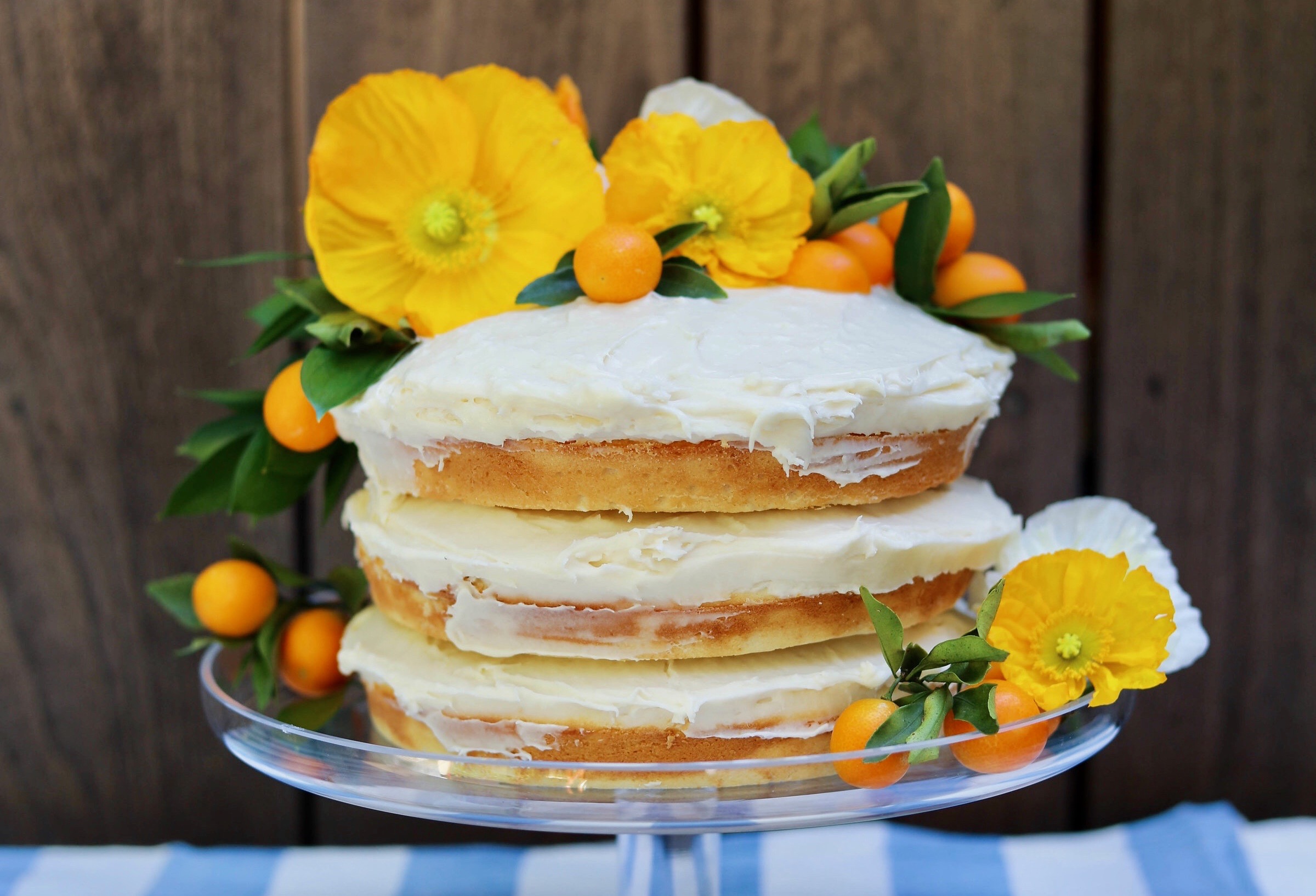 Read more about the article Floral Naked Cakes